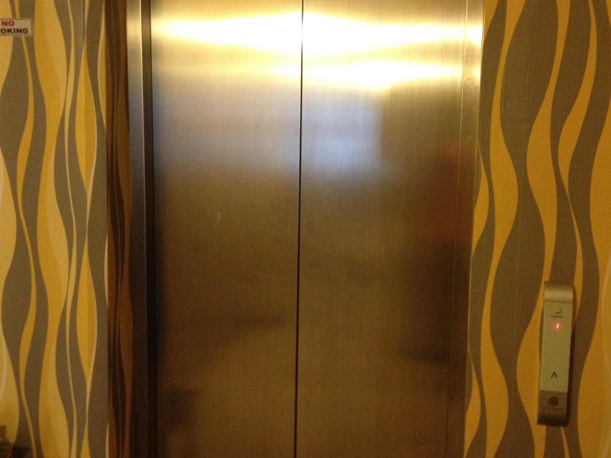 Twins Hotel Jakarta Kültér fotó