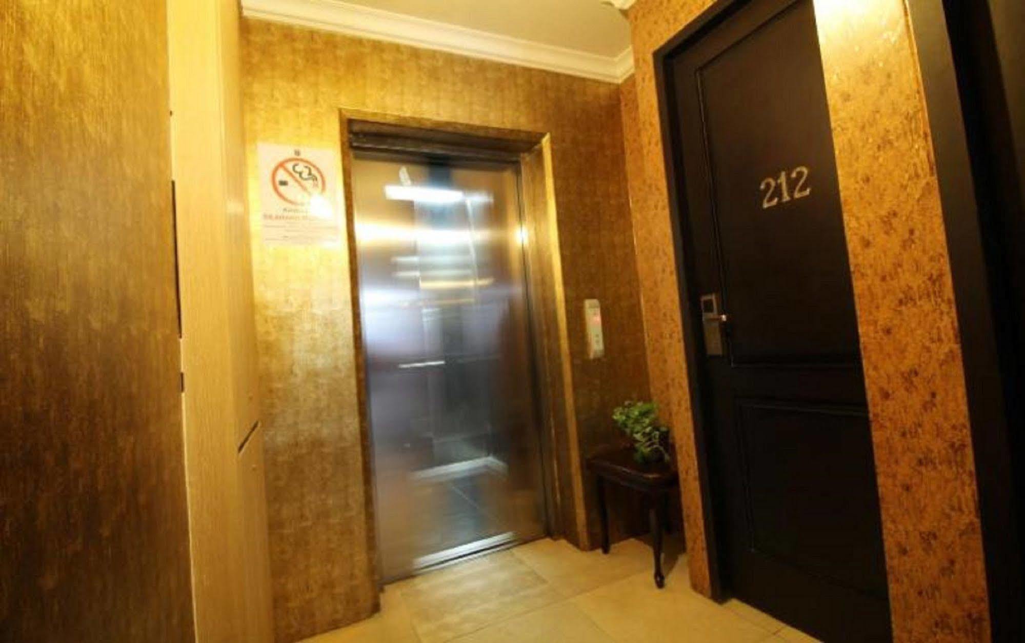 Twins Hotel Jakarta Kültér fotó